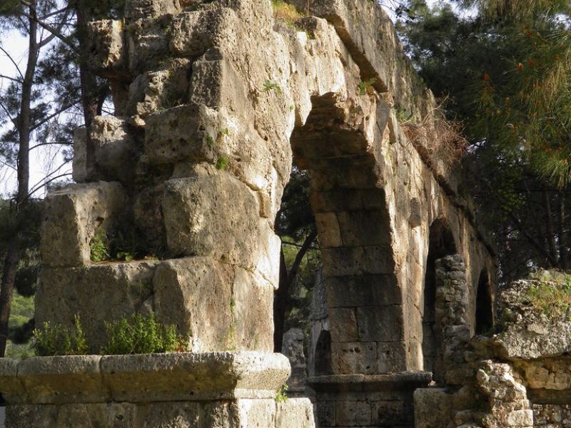 Kemer yakınlarındaki Phaselis antik kentinin su kemeri kalıntıları